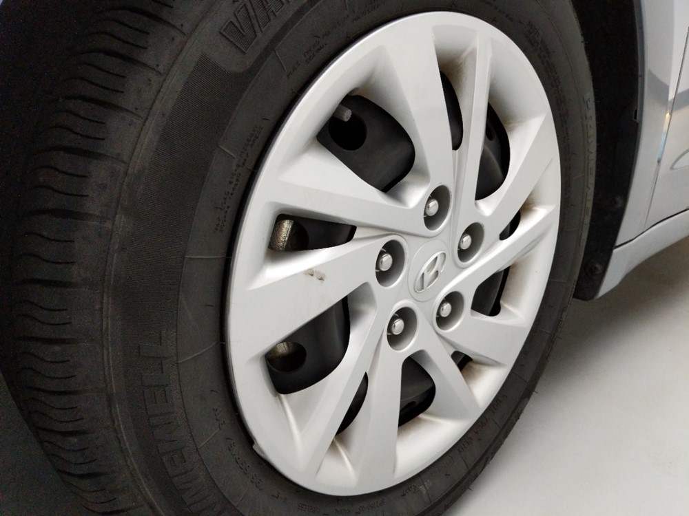 2017 Hyundai Elantra - Wheel