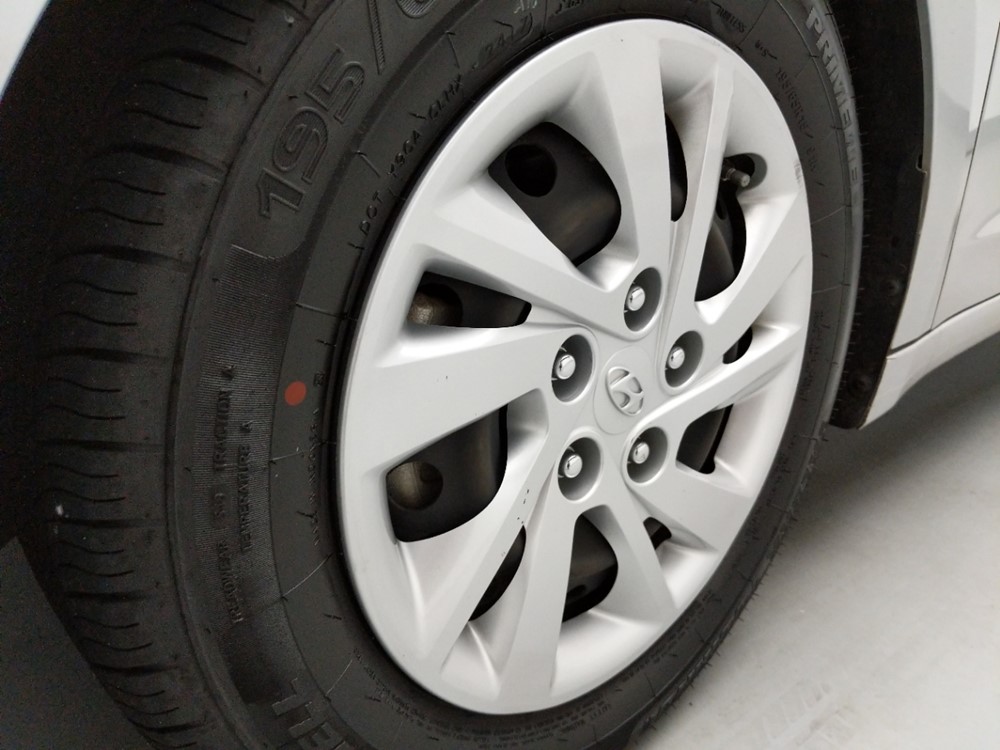 2017 Hyundai Elantra - Wheel