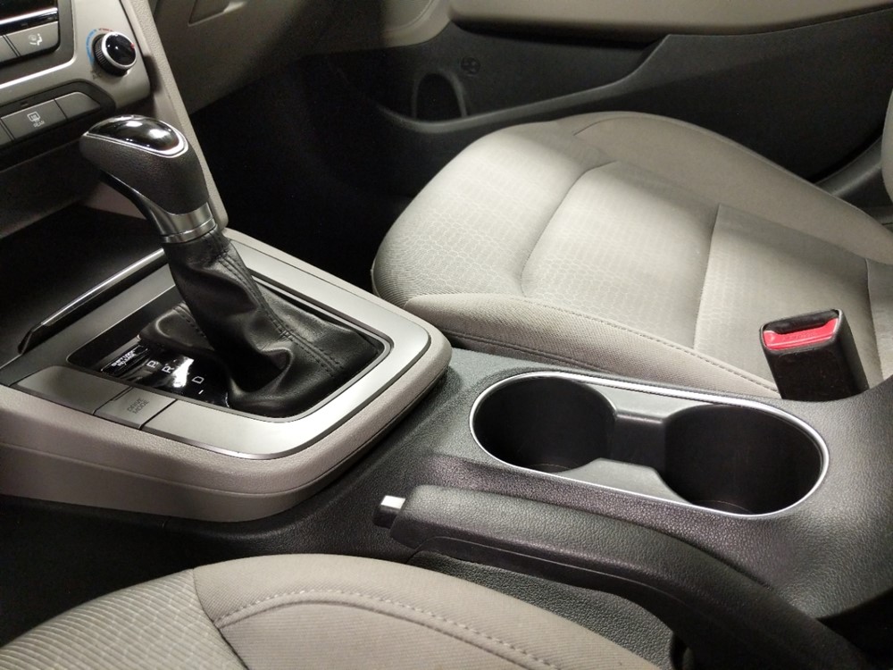 2017 Hyundai Elantra - Center Console/Cup Holders