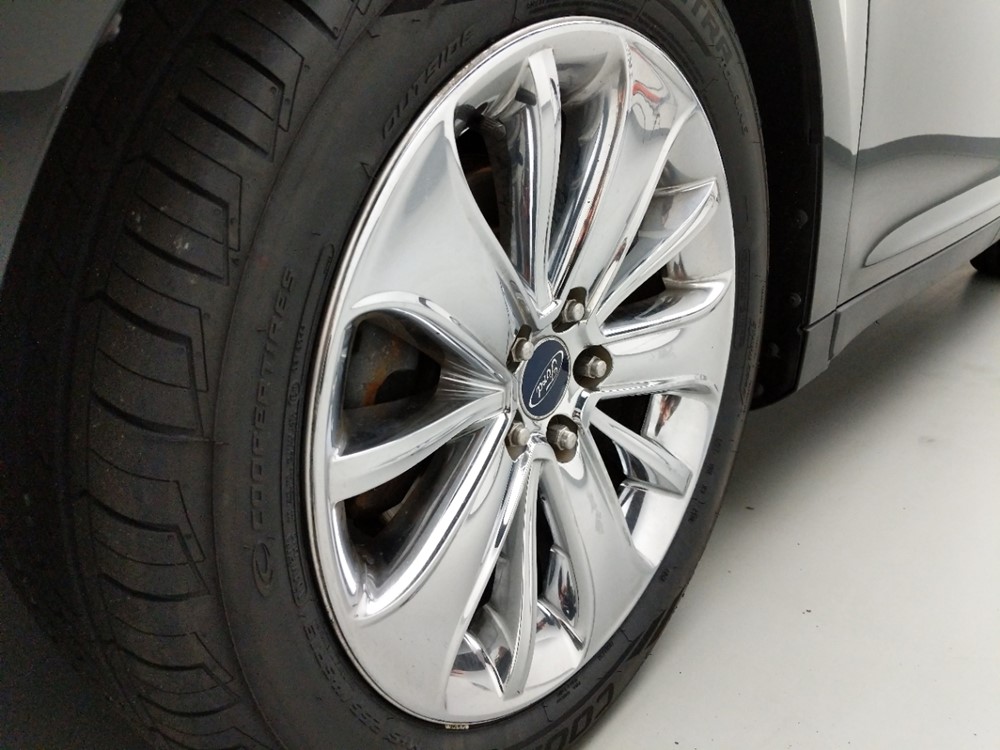 2010 Ford Taurus - Wheel