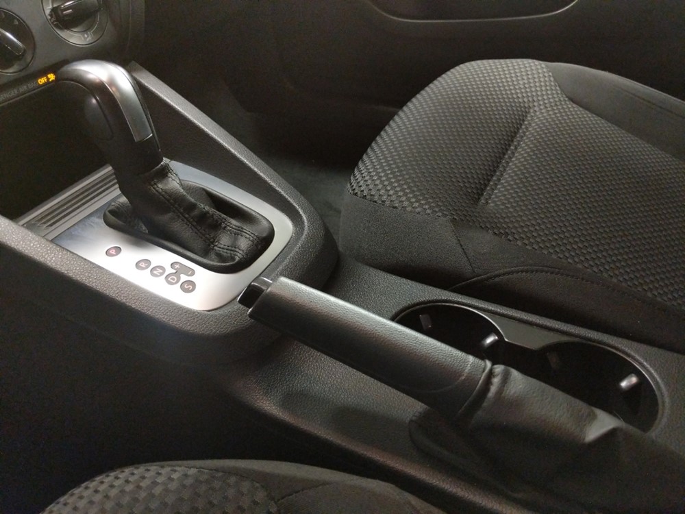 2014 Volkswagen Jetta - Center Console/Cup Holders