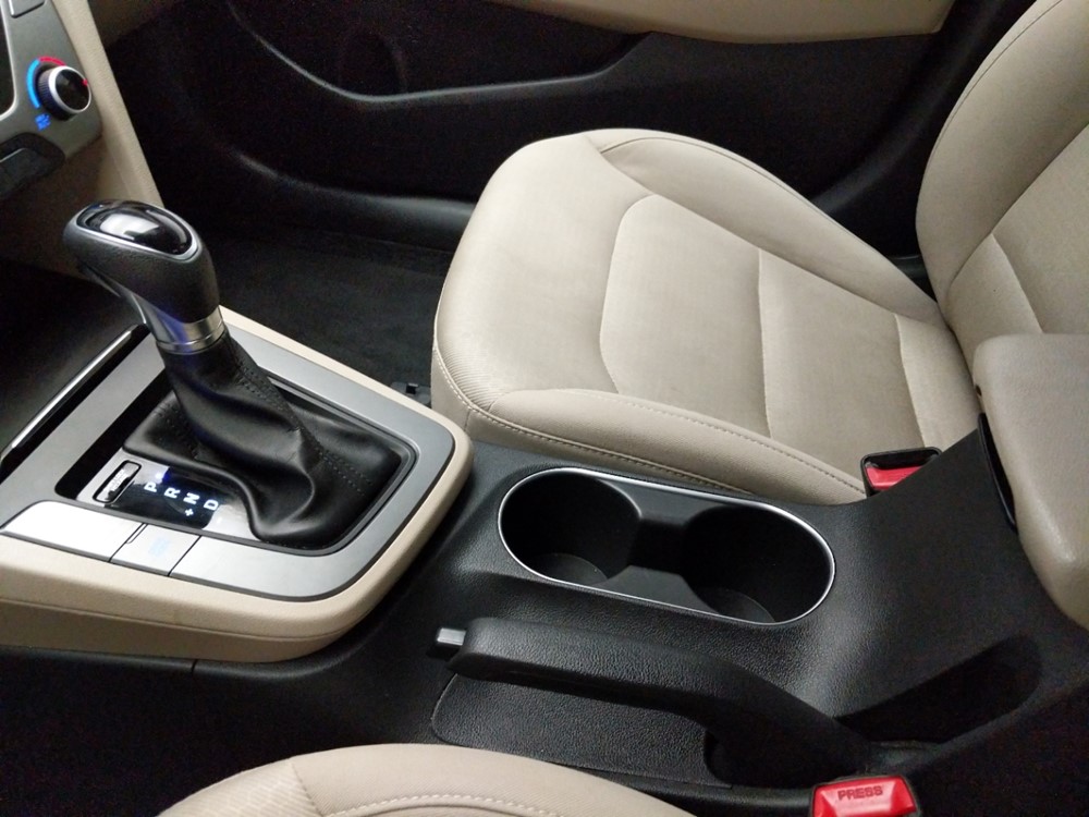 2017 Hyundai Elantra - Center Console/Cup Holders