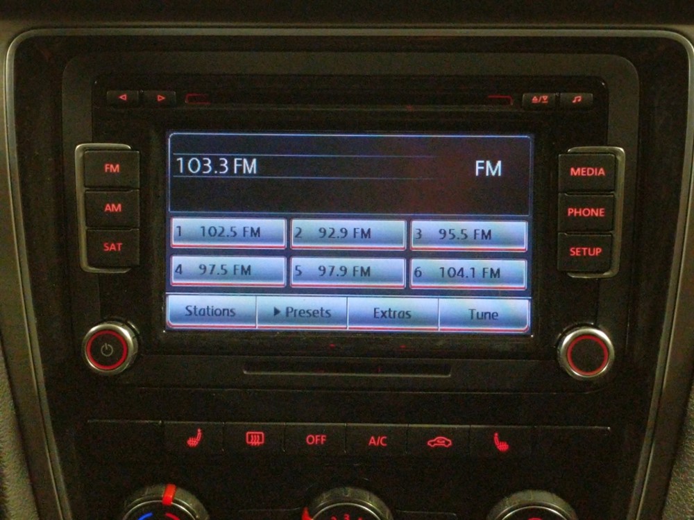 2014 Volkswagen Passat - Stereo Package