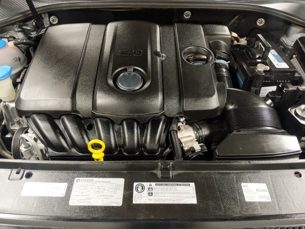 2014 Volkswagen Passat - Engine