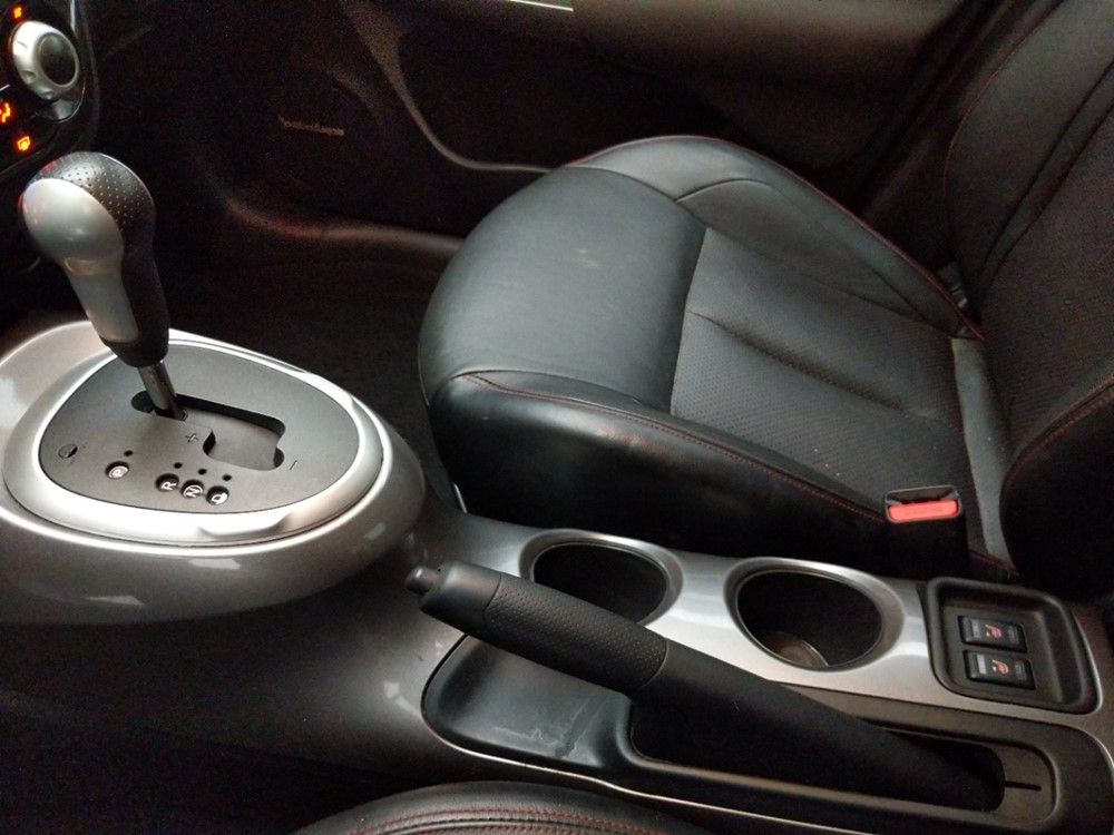 2014 Nissan JUKE - Center Console/Cup Holders