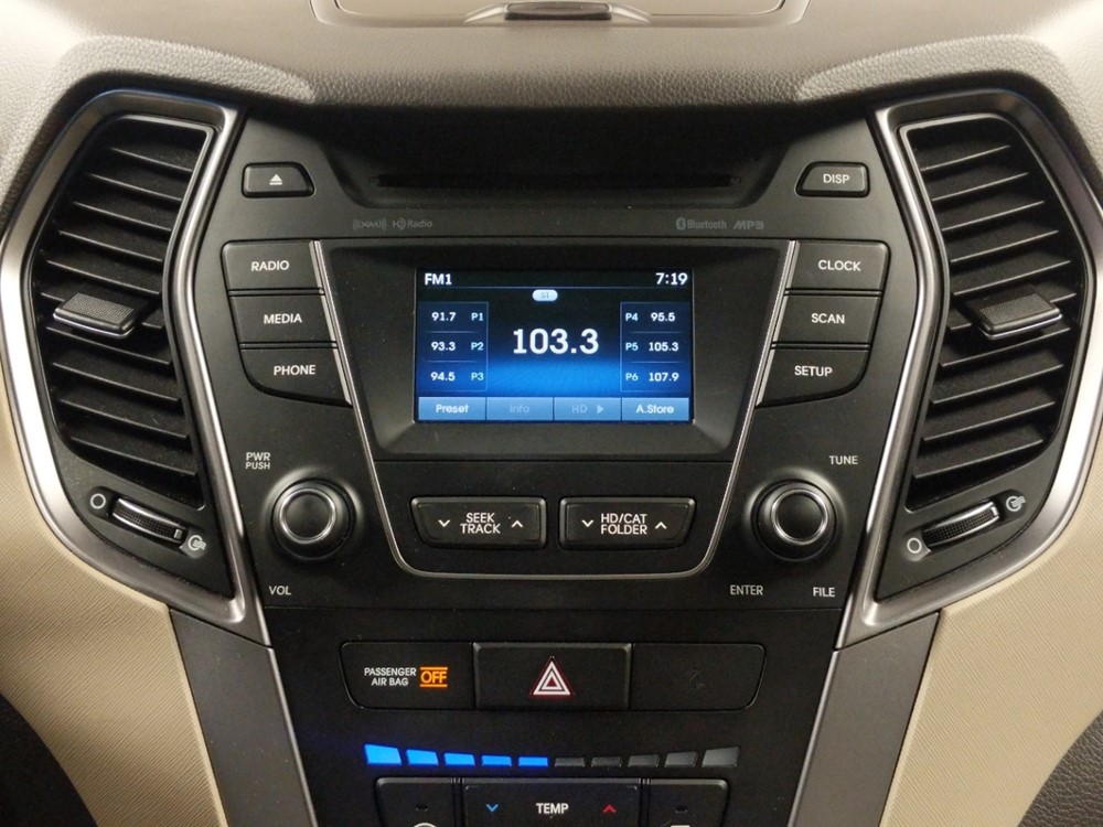 2016 Hyundai Santa Fe - Stereo Package