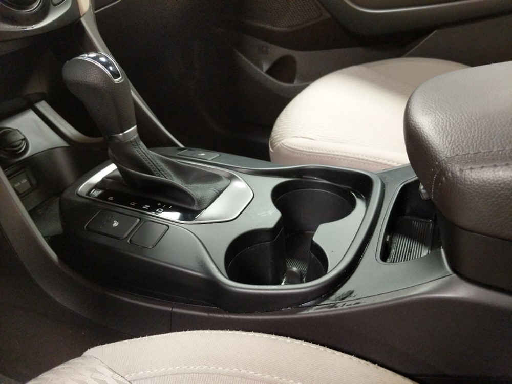 2016 Hyundai Santa Fe - Center Console/Cup Holders