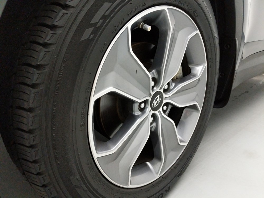 2016 Hyundai Santa Fe - Wheel