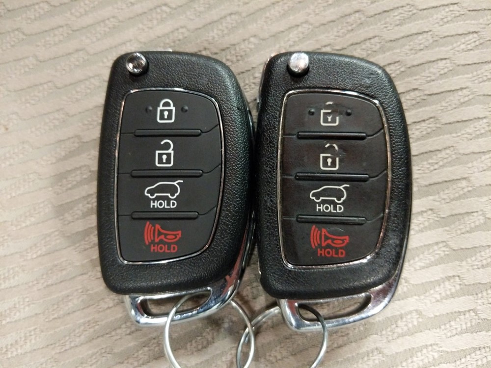 2016 Hyundai Santa Fe - Keys