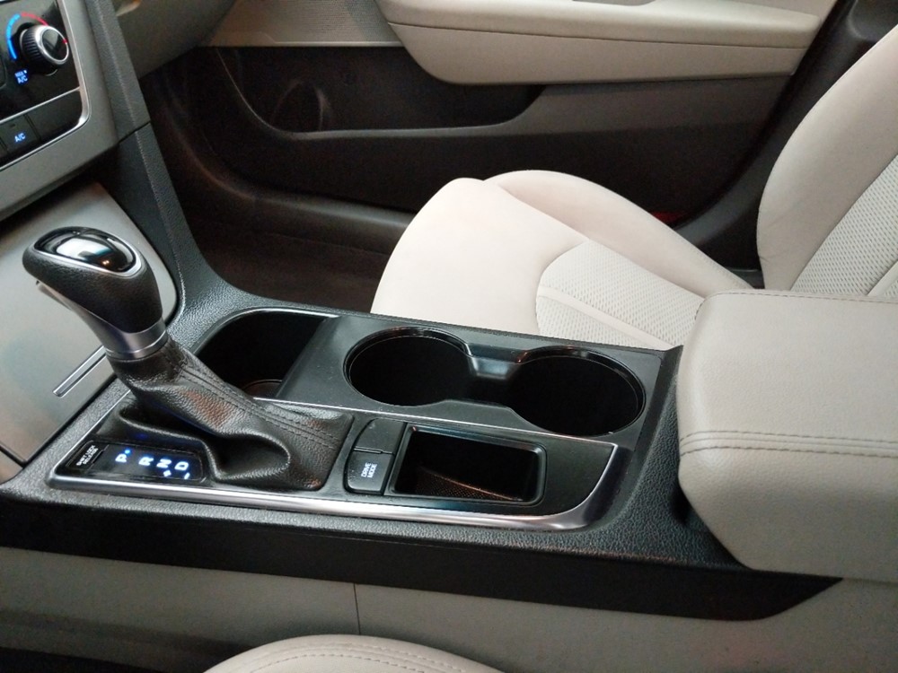 2017 Hyundai Sonata - Center Console/Cup Holders