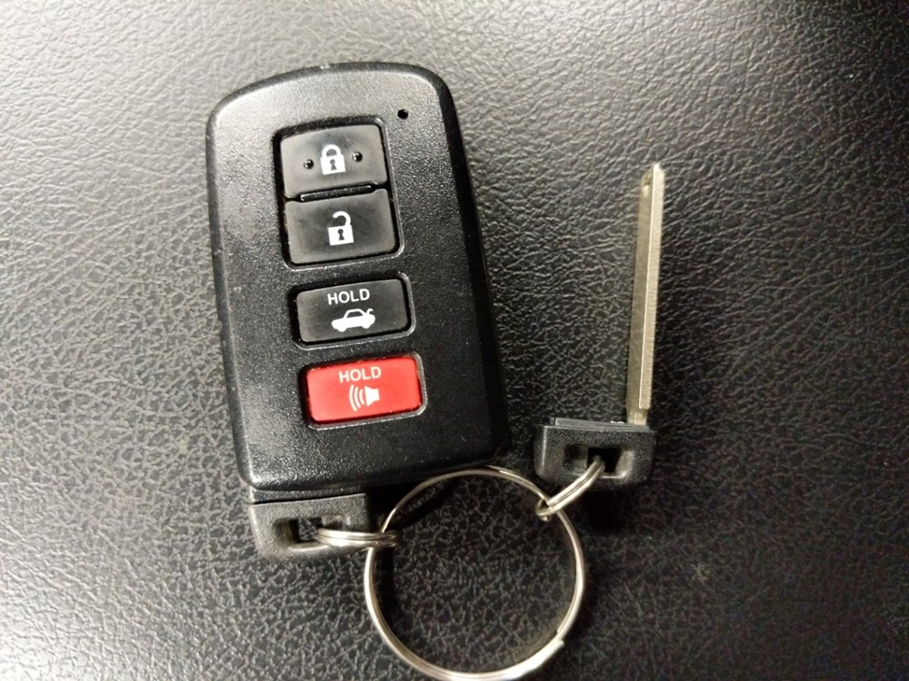 2016 Toyota Camry - Keys