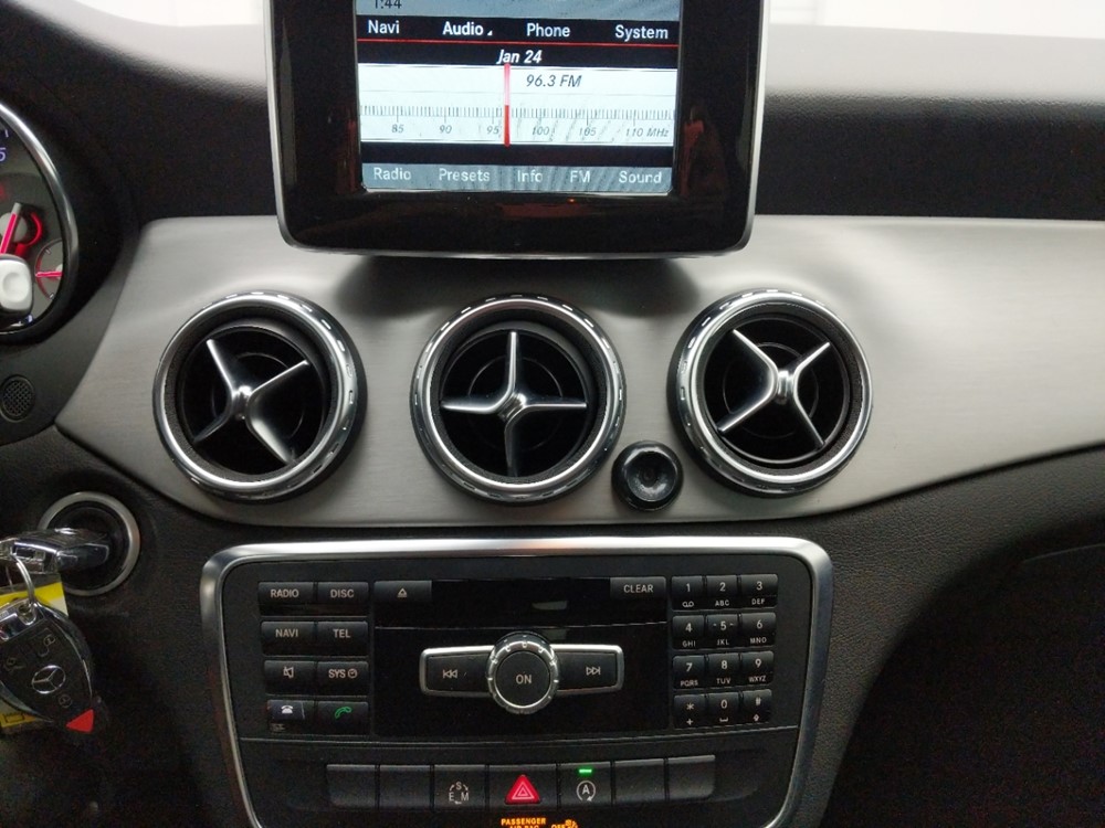 2015 Mercedes-Benz GLA250 - Stereo Package