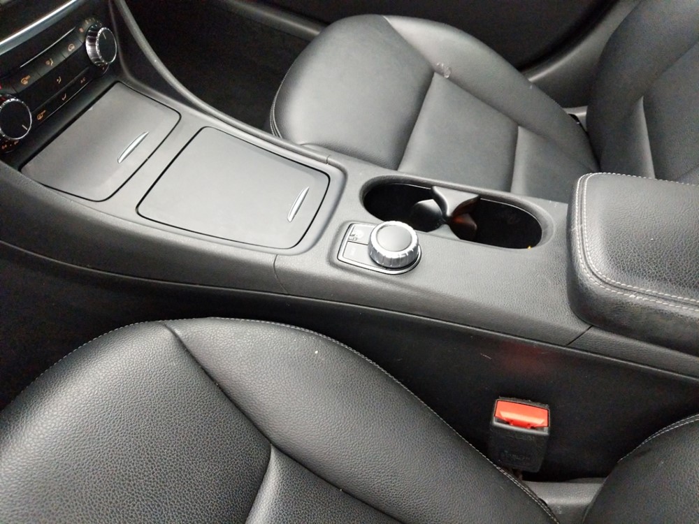 2015 Mercedes-Benz GLA250 - Center Console/Cup Holders