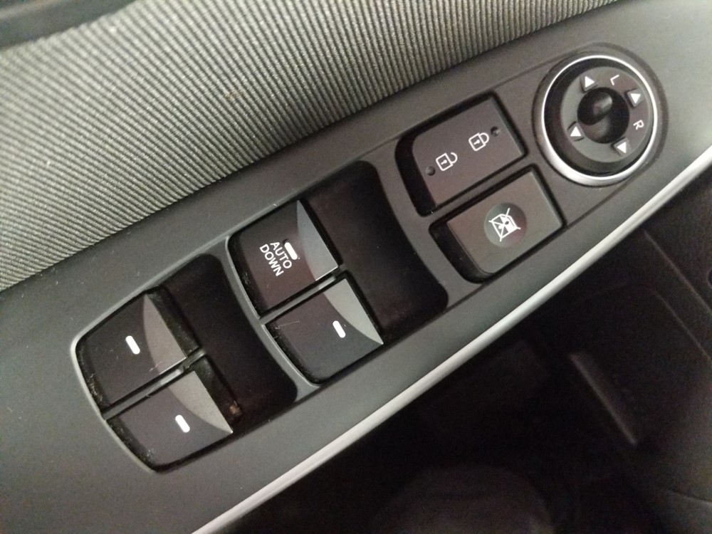 2017 Hyundai Elantra - Driver Power Windows/Lock Control