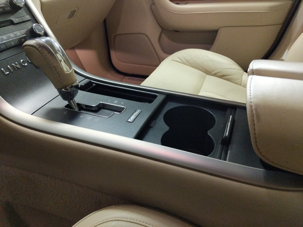 2009 Lincoln MKS - Center Console/Cup Holders