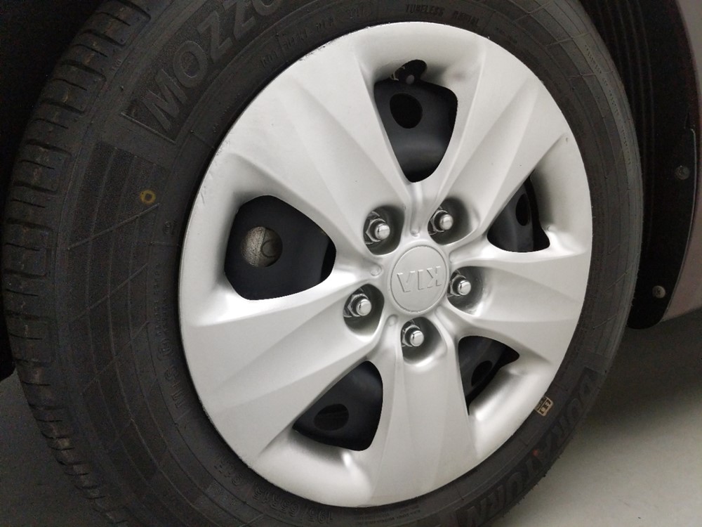 2017 Kia Forte - Wheel