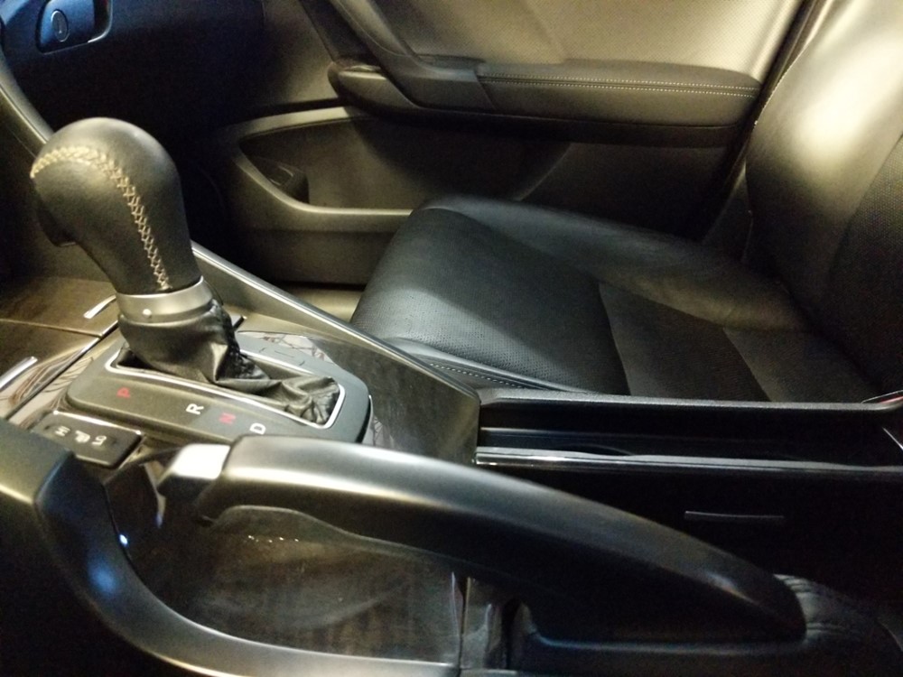 2011 Acura TSX - Center Console/Cup Holders