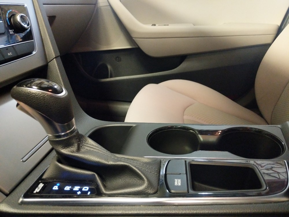2017 Hyundai Sonata - Center Console/Cup Holders