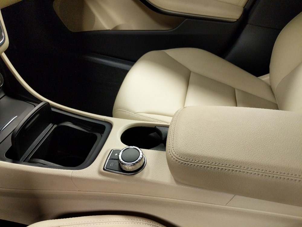 2015 Mercedes-Benz CLA250 - Center Console/Cup Holders