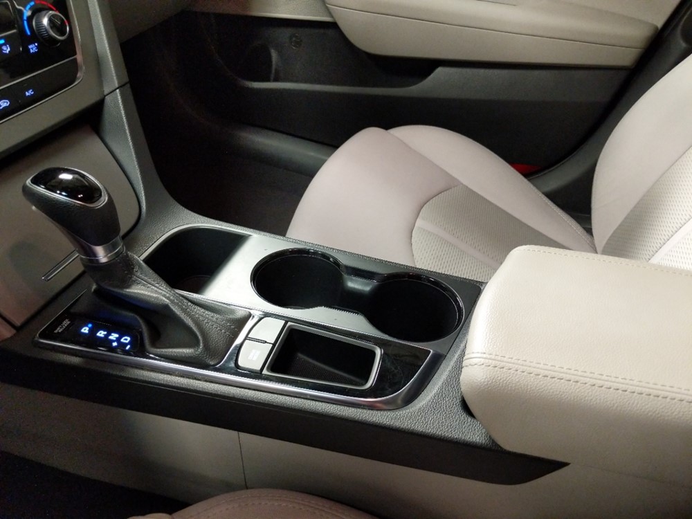 2017 Hyundai Sonata - Center Console/Cup Holders