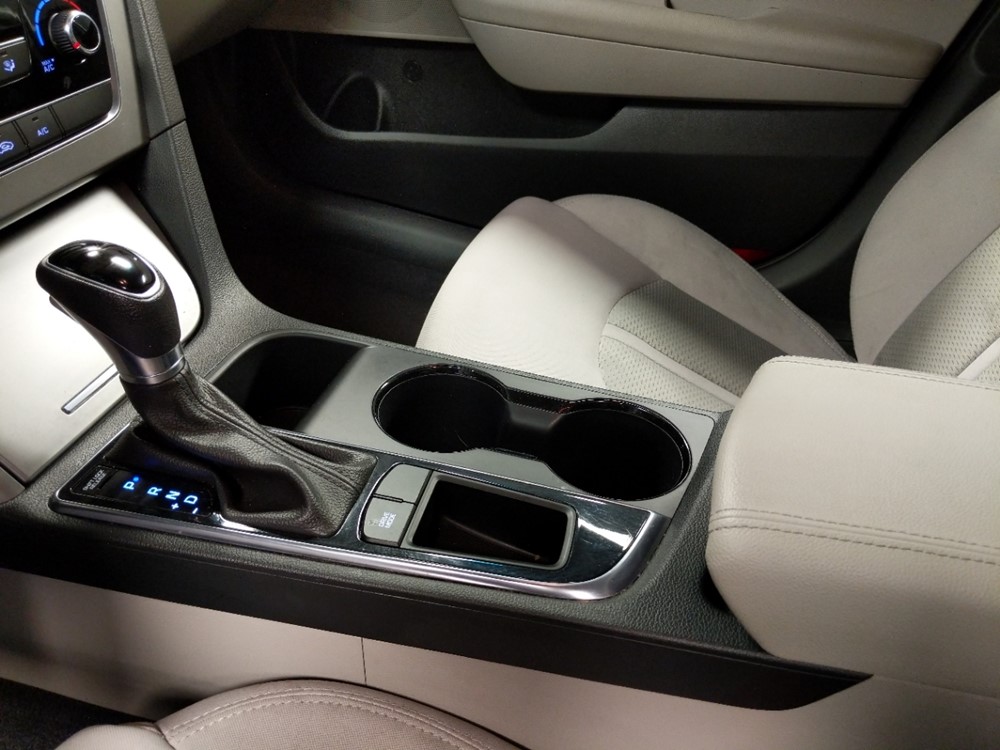 2017 Hyundai Sonata - Center Console/Cup Holders