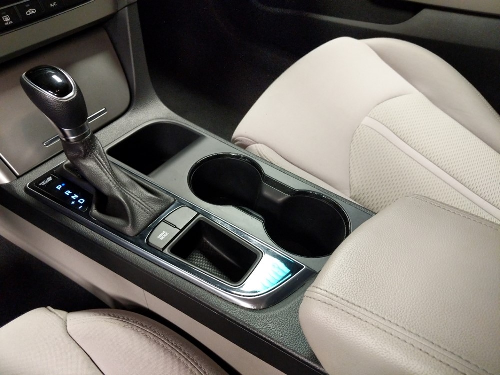 2017 Hyundai Sonata - Center Console/Cup Holders