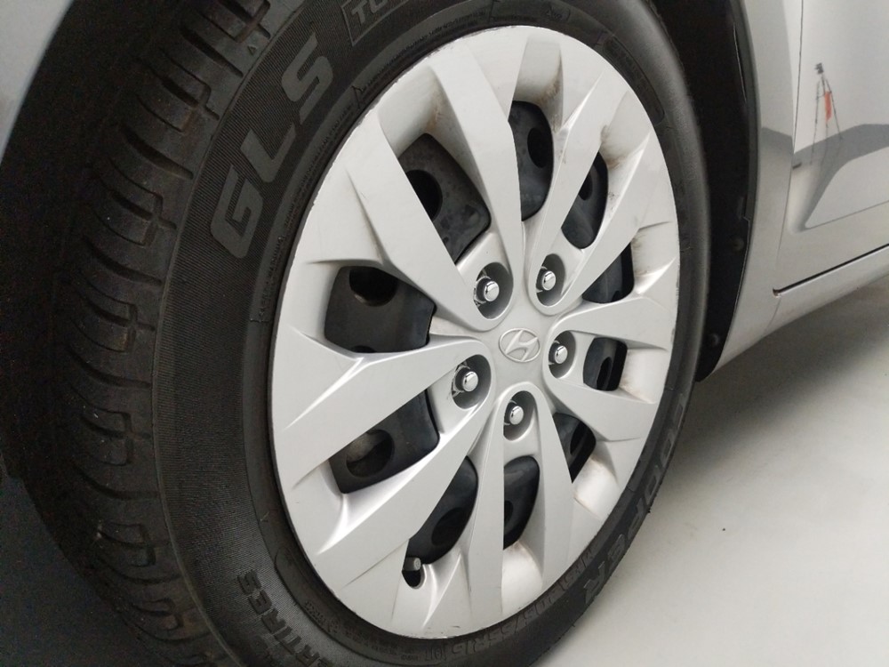 2017 Hyundai Elantra - Wheel