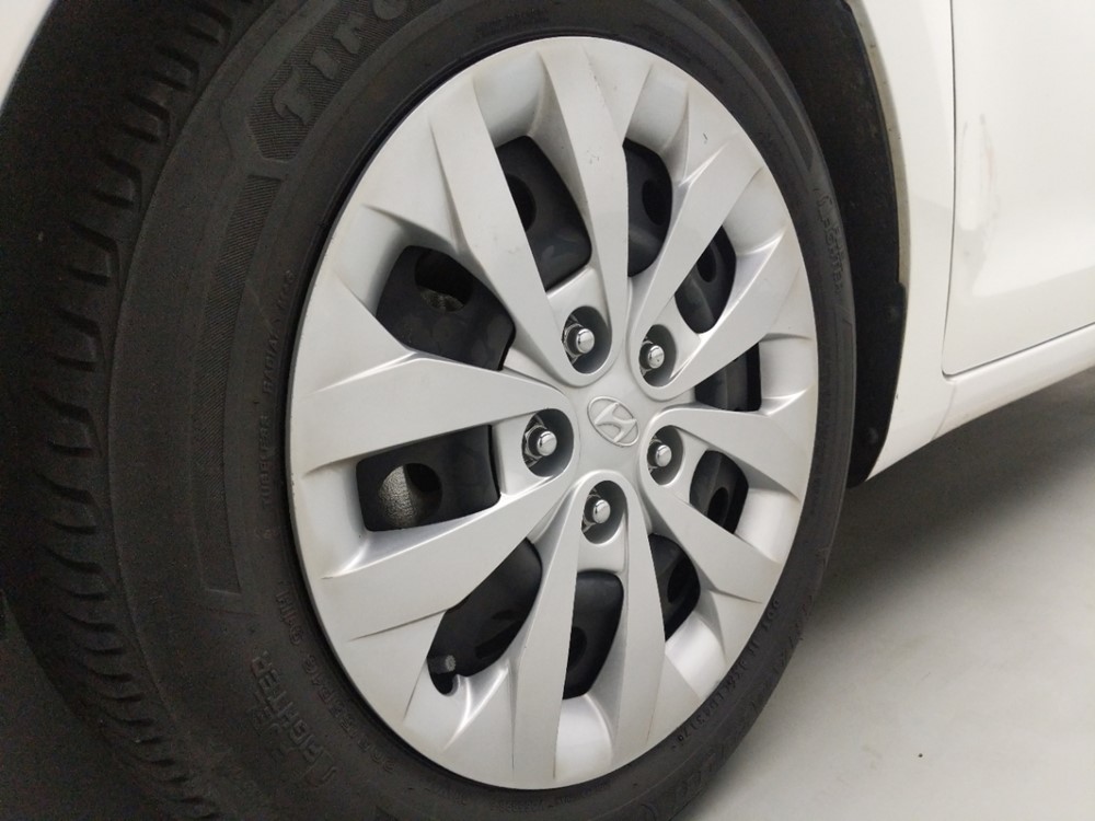 2017 Hyundai Elantra - Wheel