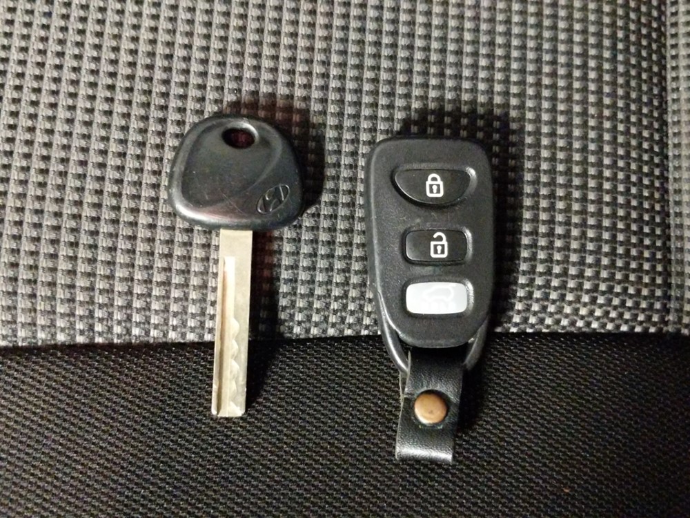 2017 Hyundai Elantra - Keys