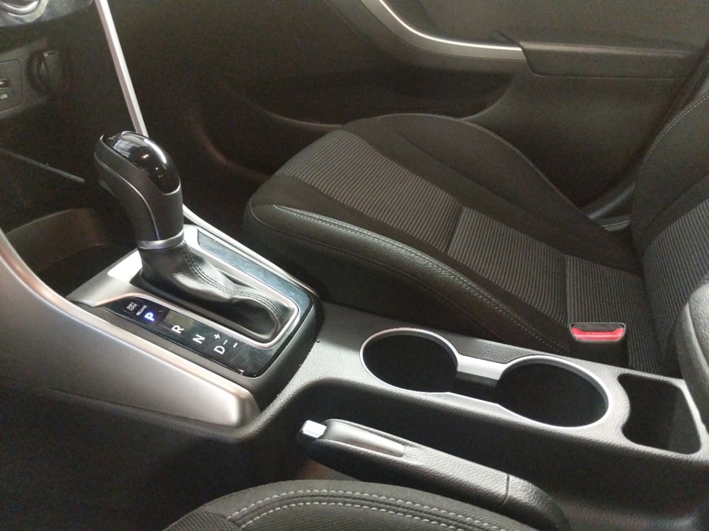 2017 Hyundai Elantra - Center Console/Cup Holders