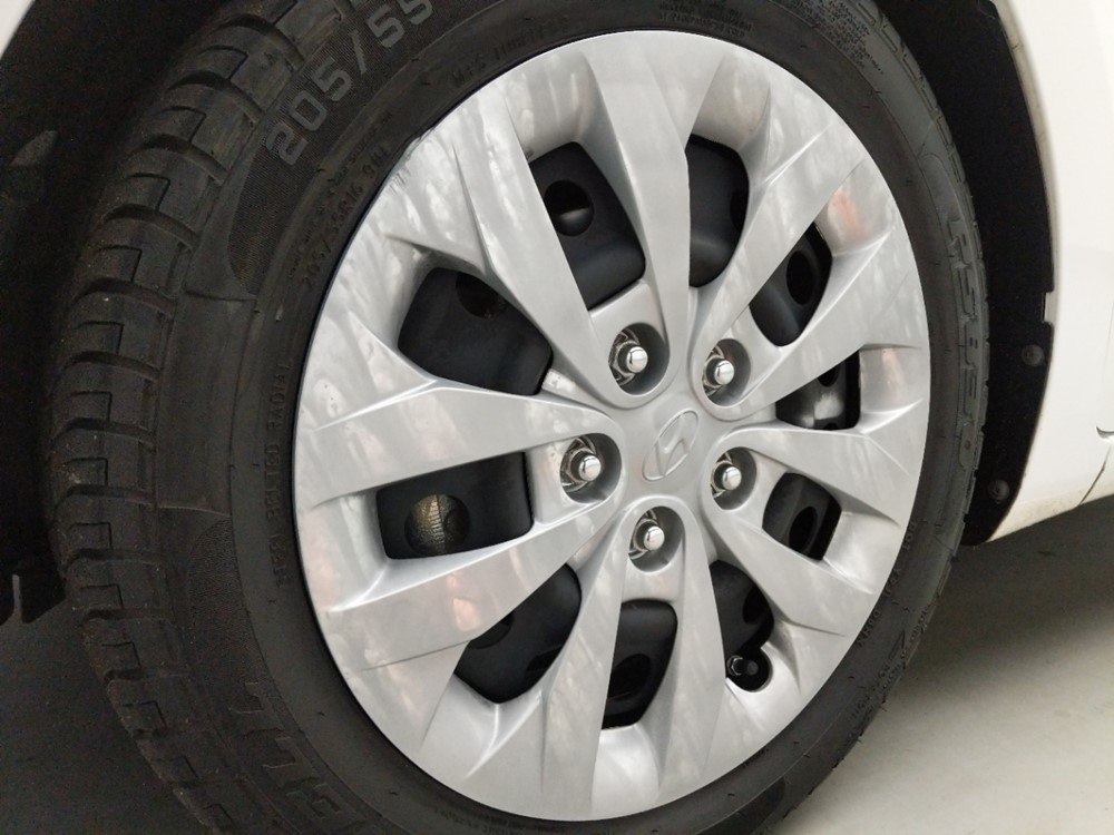 2017 Hyundai Elantra - Wheel