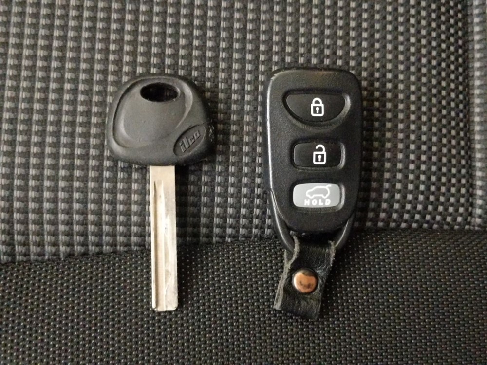 2017 Hyundai Elantra - Keys