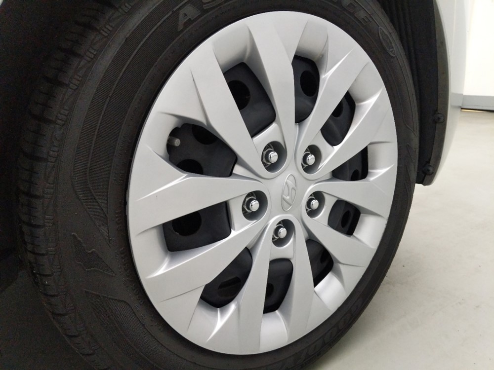 2017 Hyundai Elantra - Wheel
