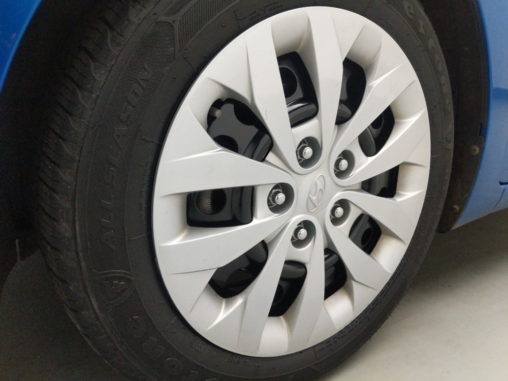 2017 Hyundai Elantra - Wheel