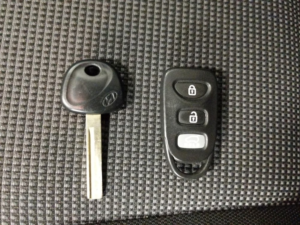 2017 Hyundai Elantra - Keys