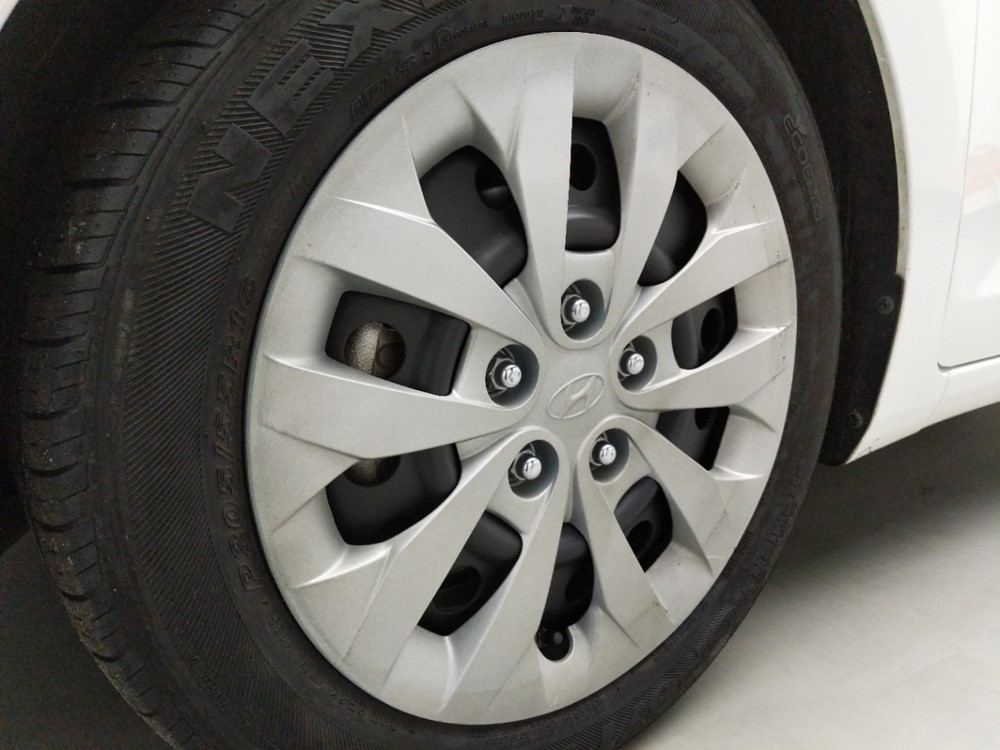 2017 Hyundai Elantra - Wheel