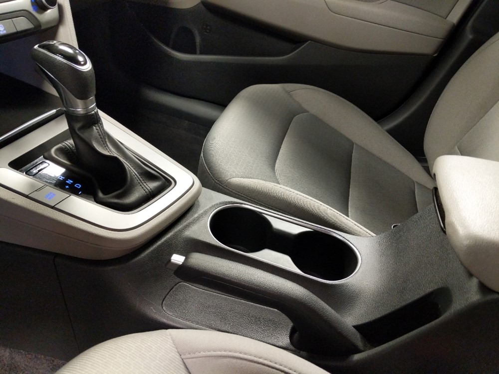 2018 Hyundai Elantra - Center Console/Cup Holders