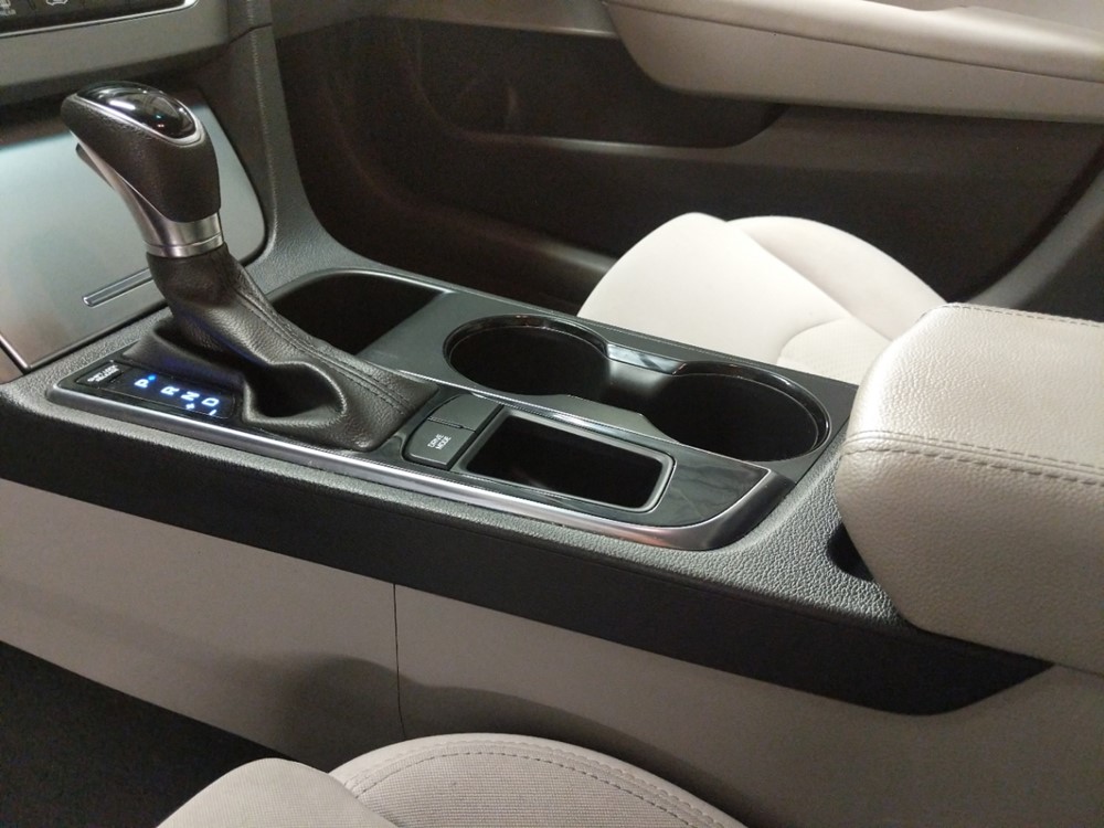 2017 Hyundai Sonata - Center Console/Cup Holders