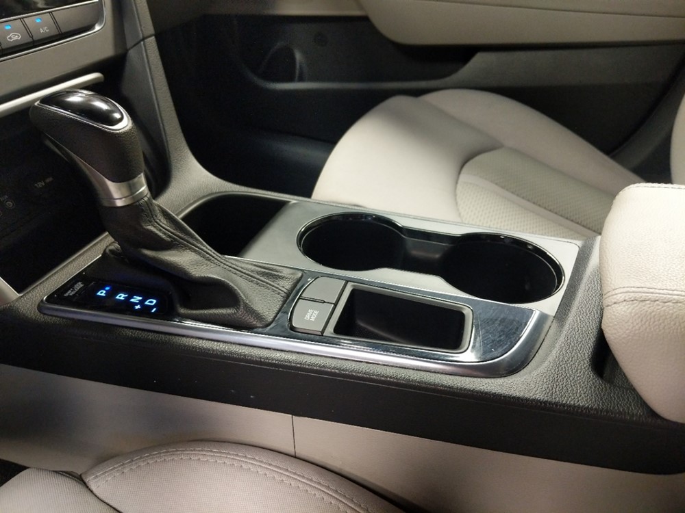 2017 Hyundai Sonata - Center Console/Cup Holders