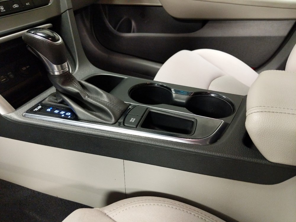 2017 Hyundai Sonata - Center Console/Cup Holders
