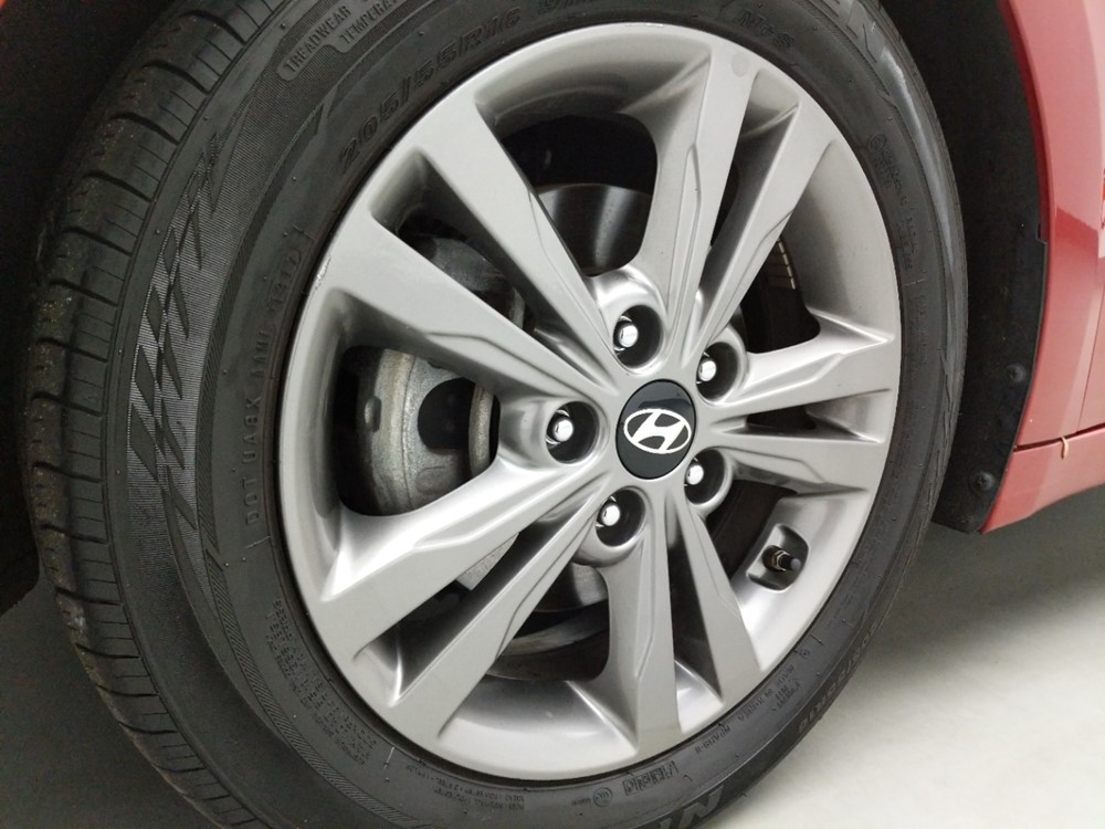 2018 Hyundai Elantra - Wheel