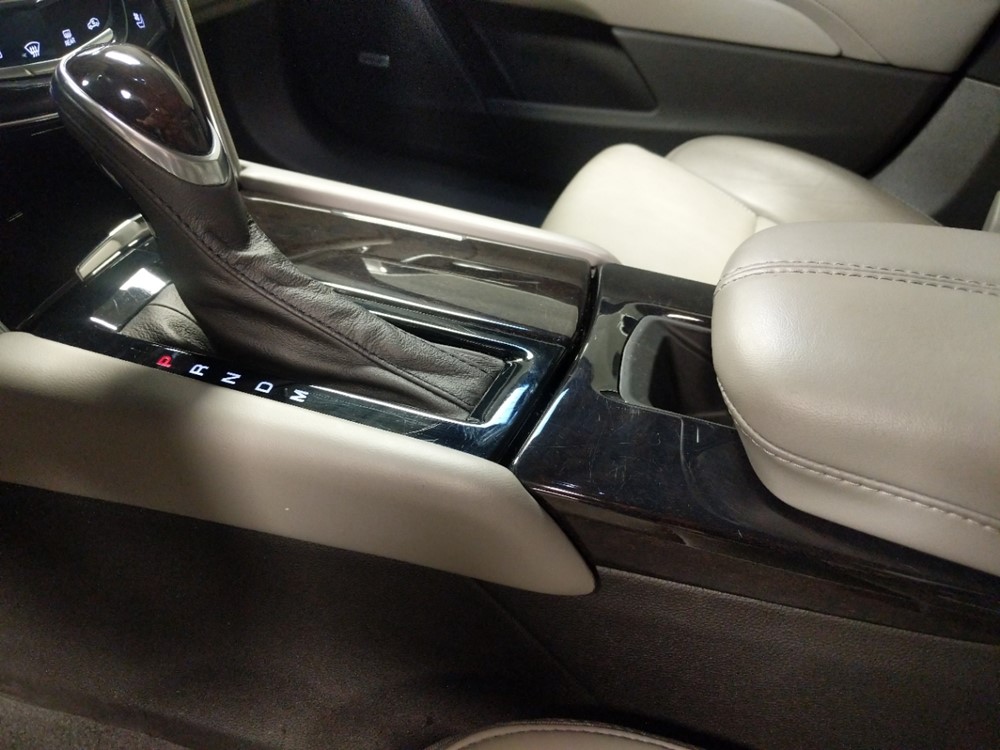 2017 Cadillac XTS - Center Console/Cup Holders