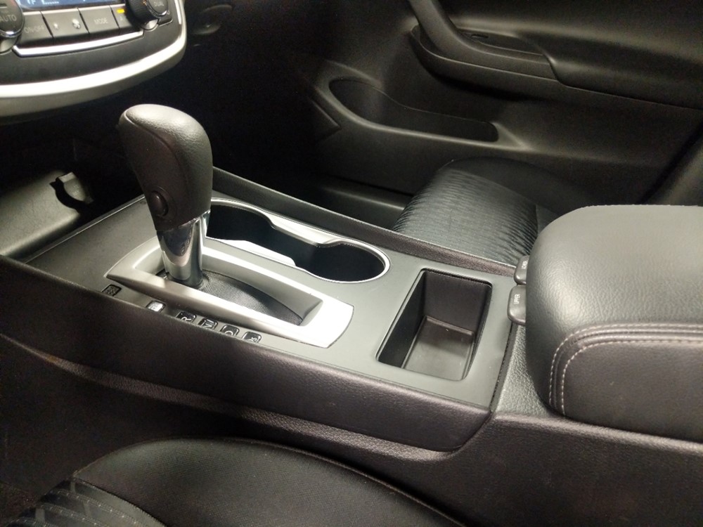 2017 Nissan Altima - Center Console/Cup Holders