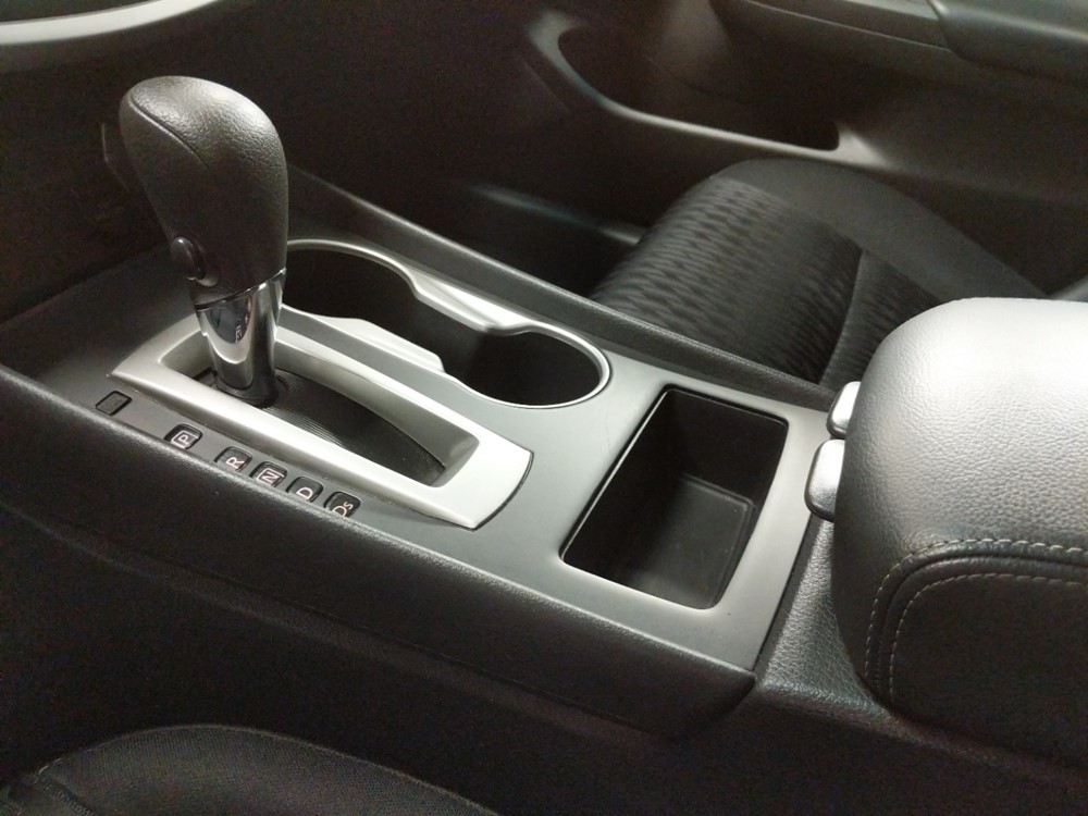 2017 Nissan Altima - Center Console/Cup Holders