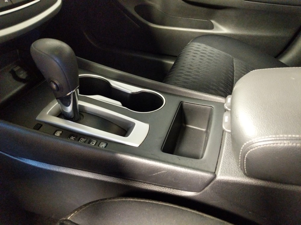 2017 Nissan Altima - Center Console/Cup Holders