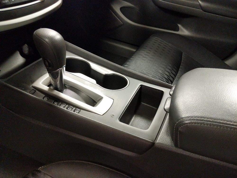 2017 Nissan Altima - Center Console/Cup Holders