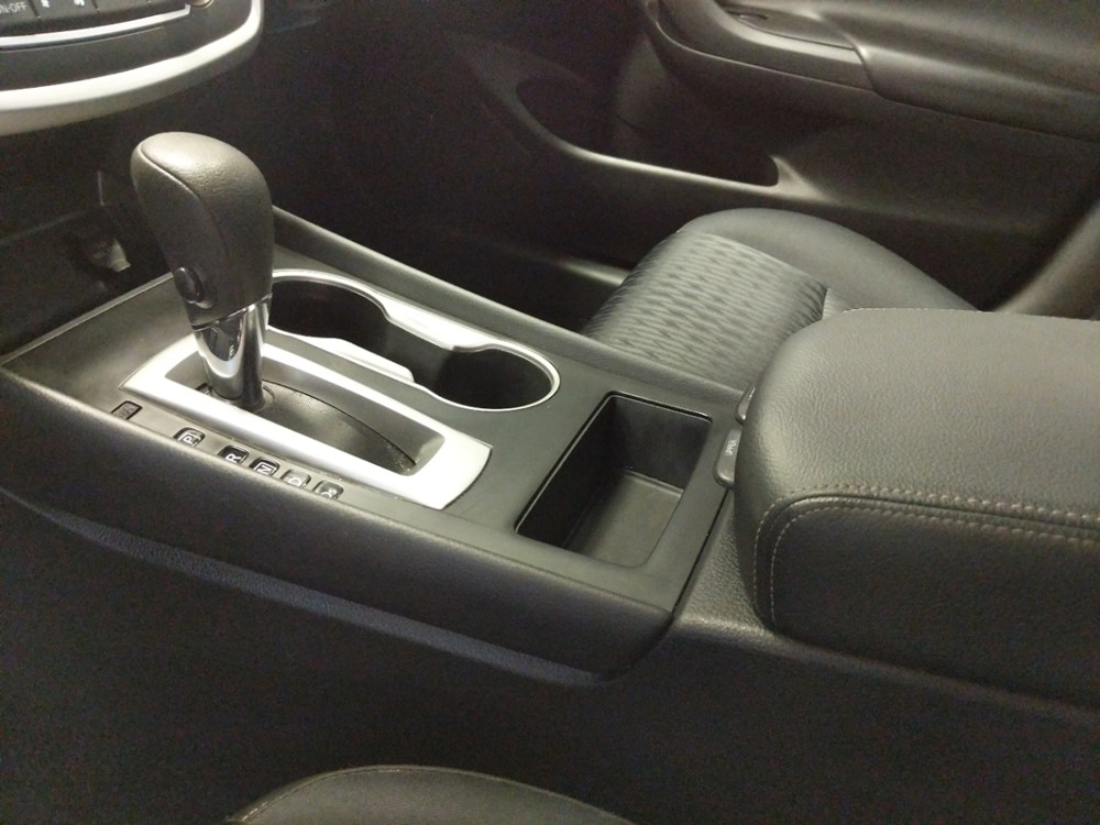 2017 Nissan Altima - Center Console/Cup Holders