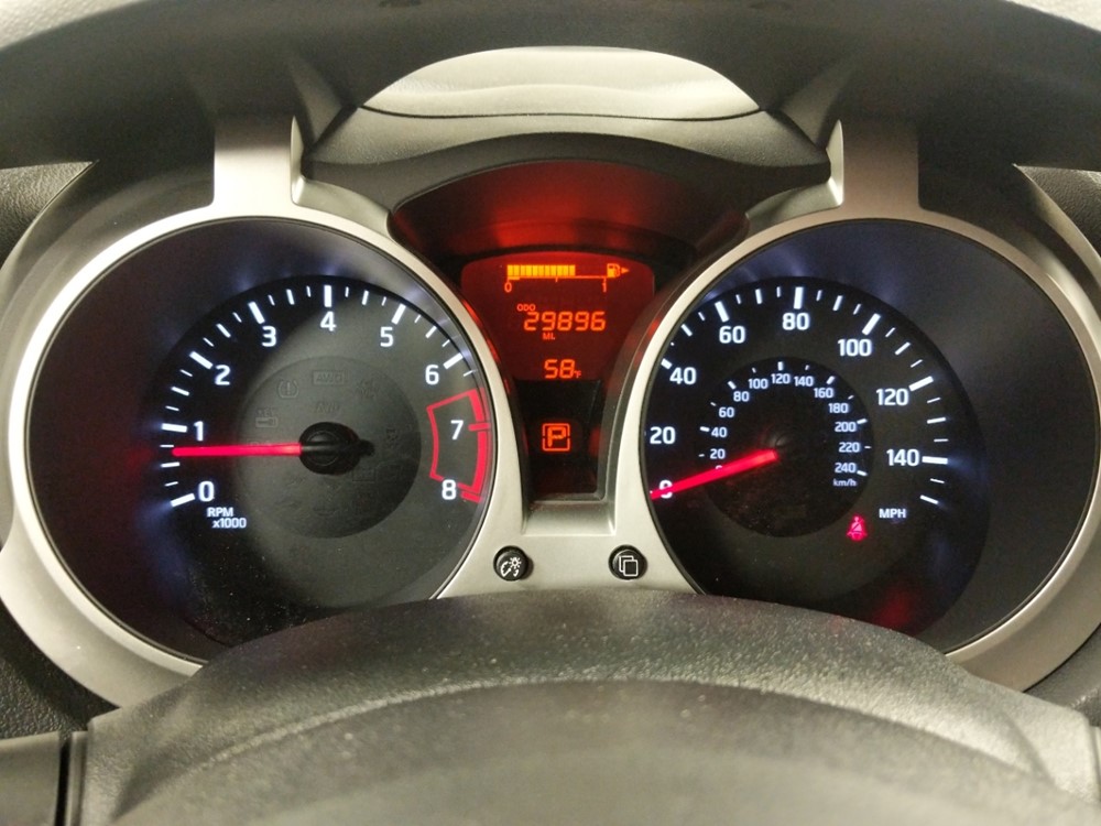 2016 Nissan JUKE - Odometer Close Up