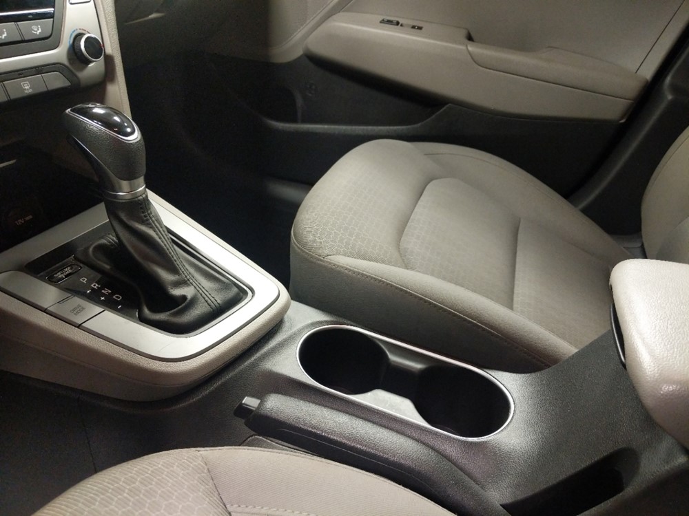 2017 Hyundai Elantra - Center Console/Cup Holders