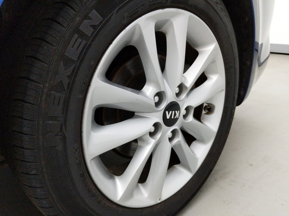 2017 Kia Forte - Wheel